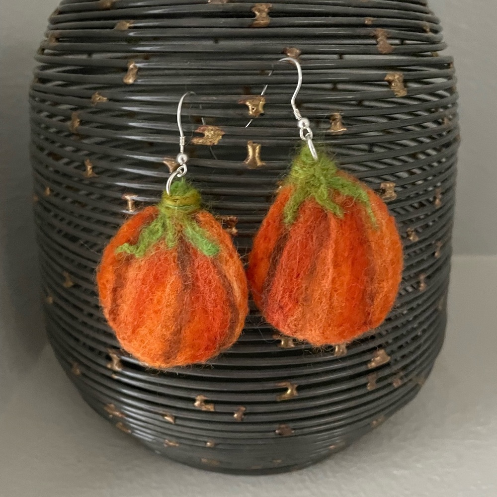 Hand crafted needle felted artisan pumpkin earrings unique one of a kind autumn - Picture 2 of 13